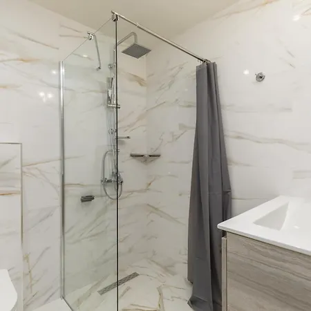 Vivienne By Halu!, In The Center Thessaloniki