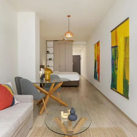 Vivienne By Halu!, In The Center Apartment