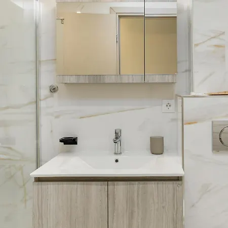 Vivienne By Halu!, In The Center Thessaloniki