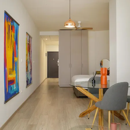 Vivienne By Halu!, In The Center Thessaloniki